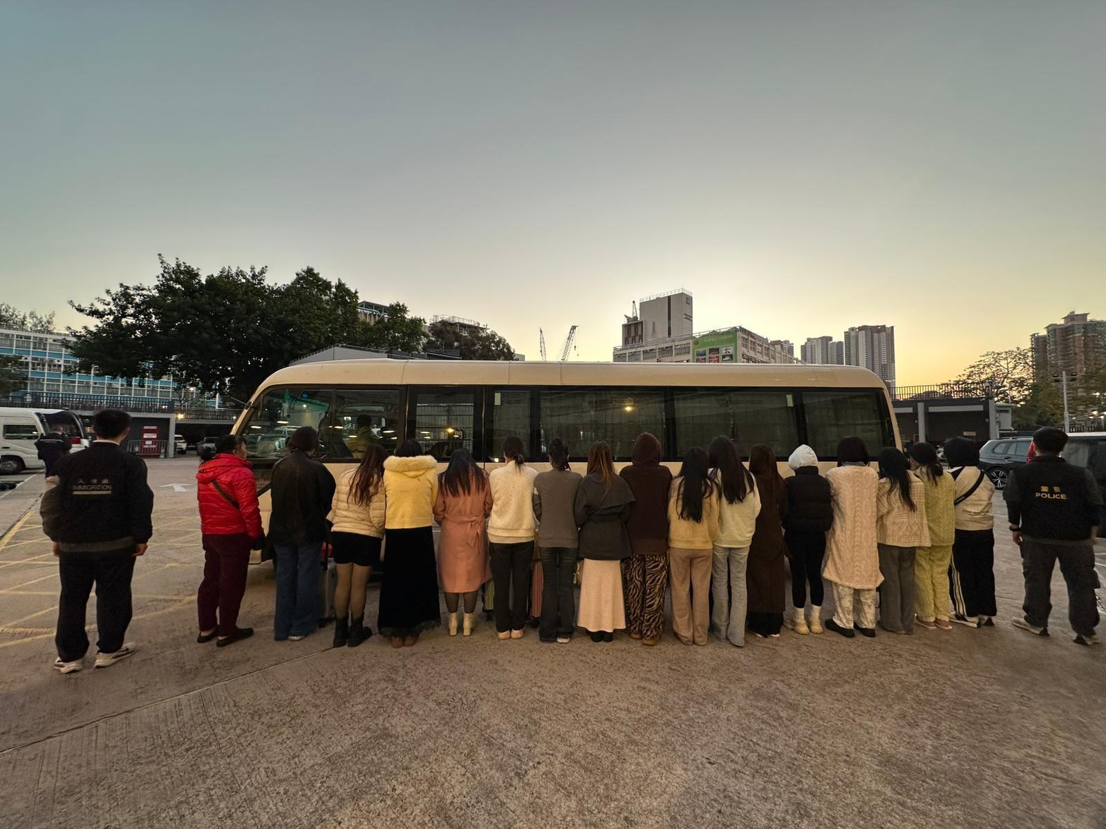 警元朗掃黃拘30內地女 年齡介乎17至56歲