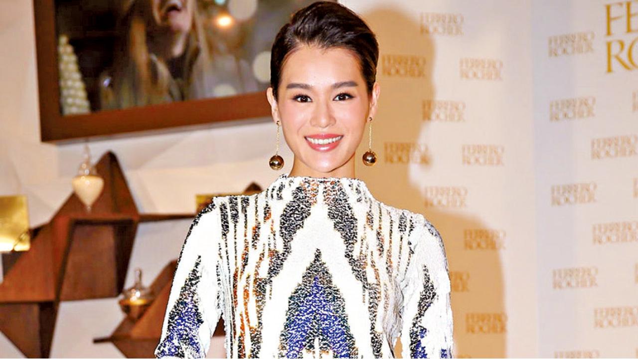 讚嘉欣專業湊女 杏兒唔得閒造人