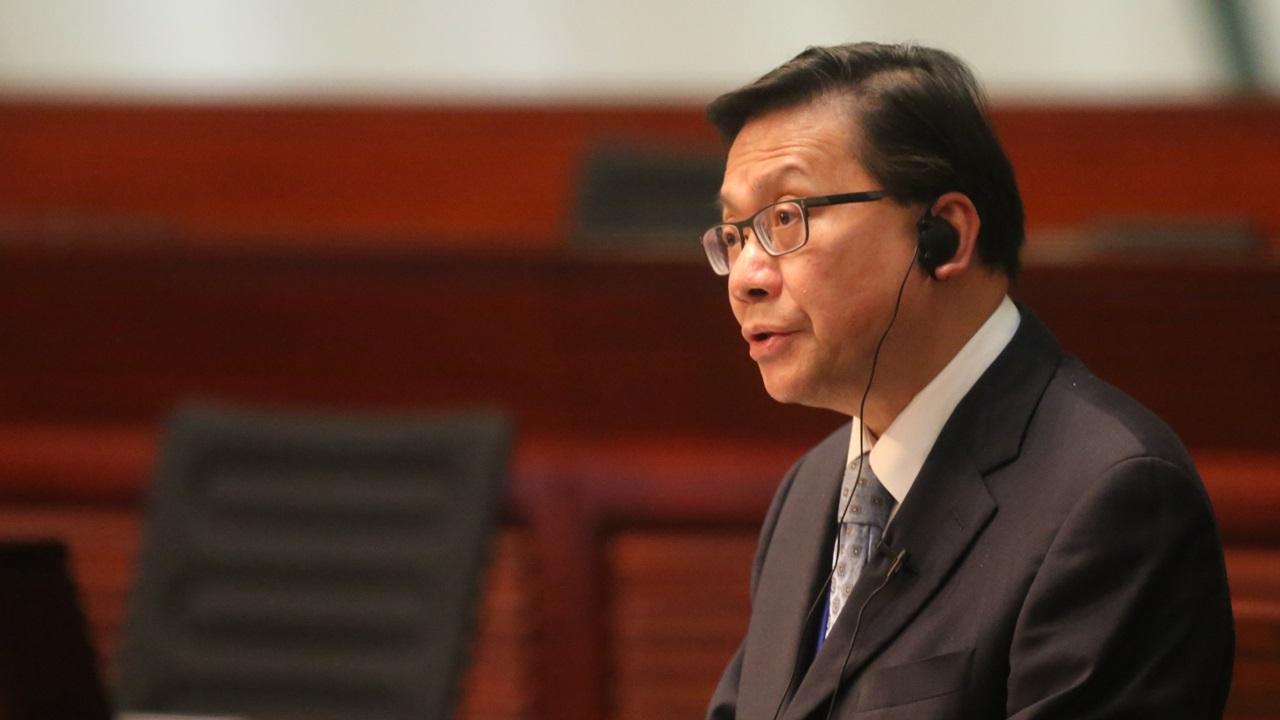 張炳良強調專營的士是回應社會要求 不是閉門造車 