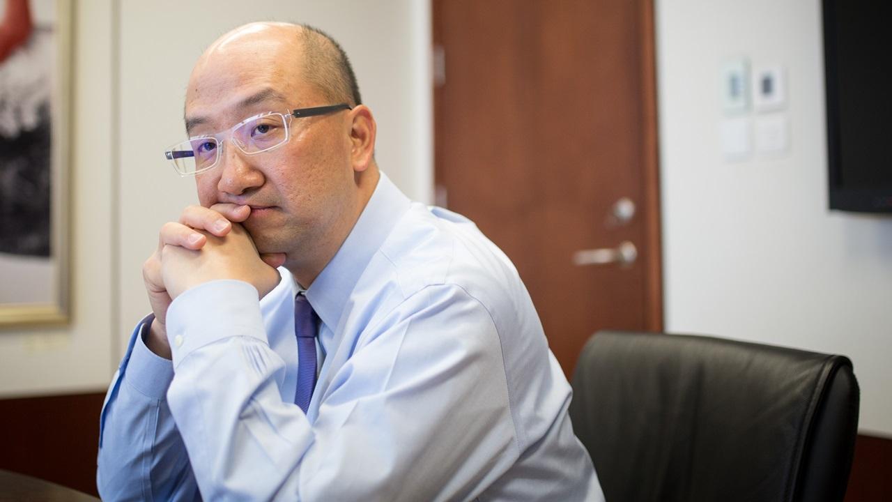 譚志源指青政兩人案件未完前 選管會將不決定補選日期