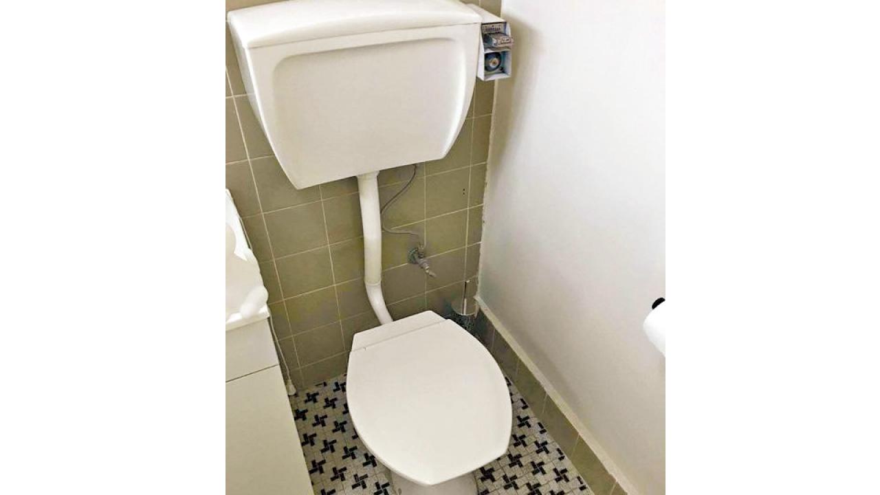 租客沖廁要投幣引網民熱議