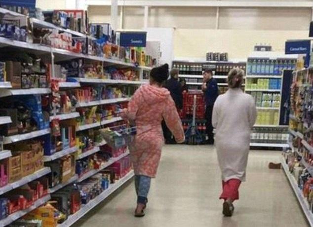 投訴客人著睡衣行超市 網民反鬧多管閒事