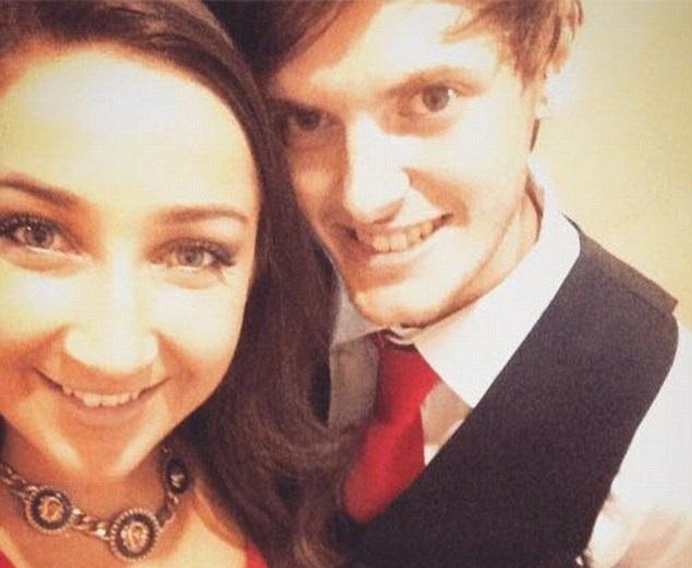 善心流浪漢送被子 滯留車站情侶報答助搵工