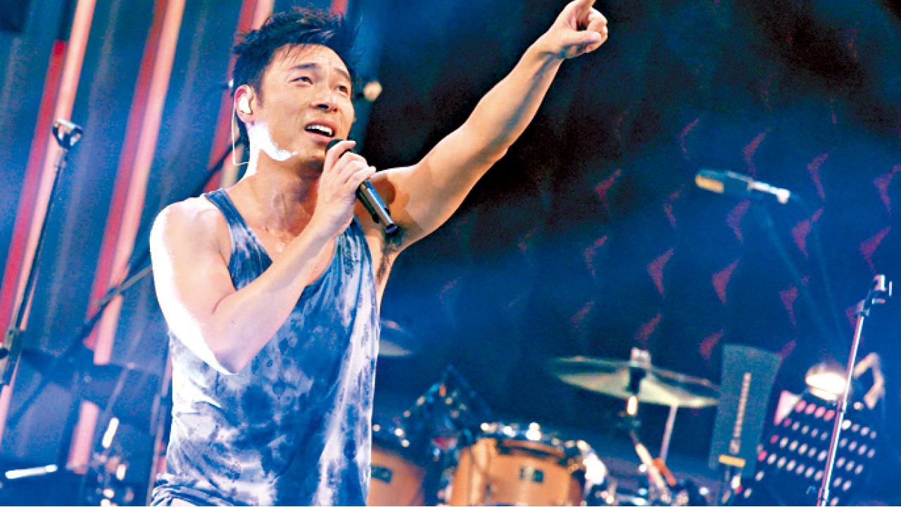 許志安音樂會除衫晒肌