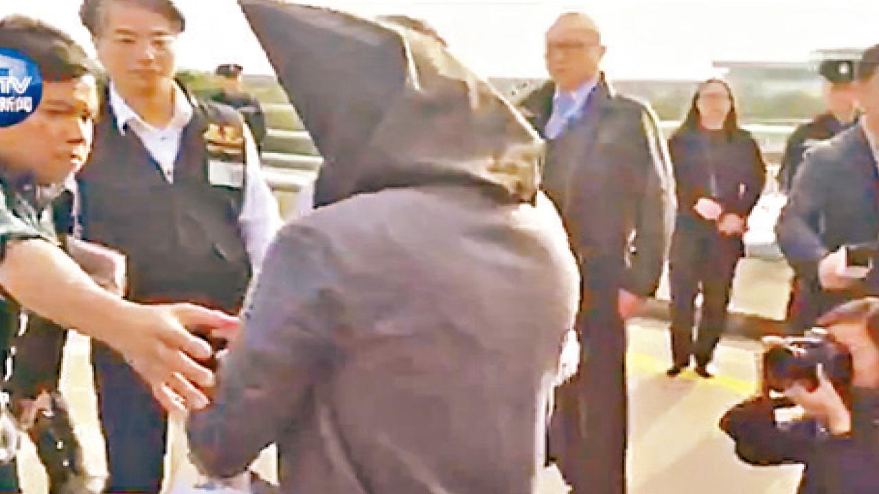 荃威花園衣櫃藏屍案 29歲疑犯由內地移交香港警方