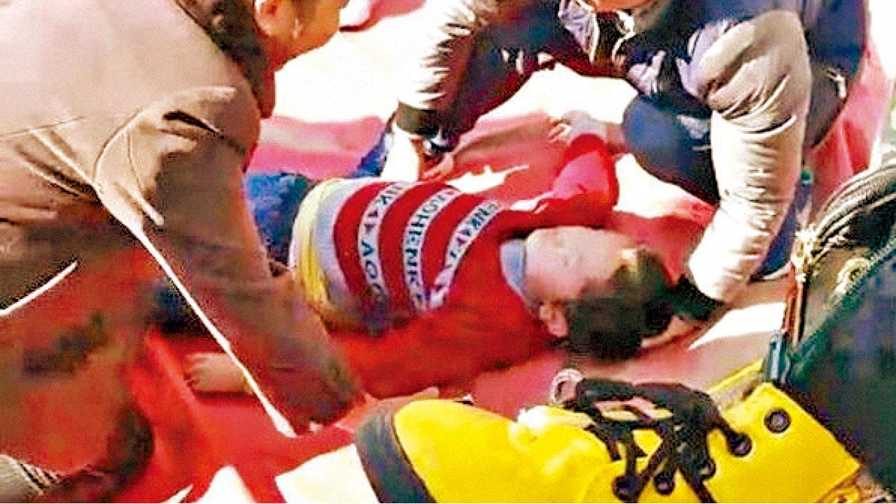 強風吹翻充氣彈床 陝西8歲童墮地昏迷