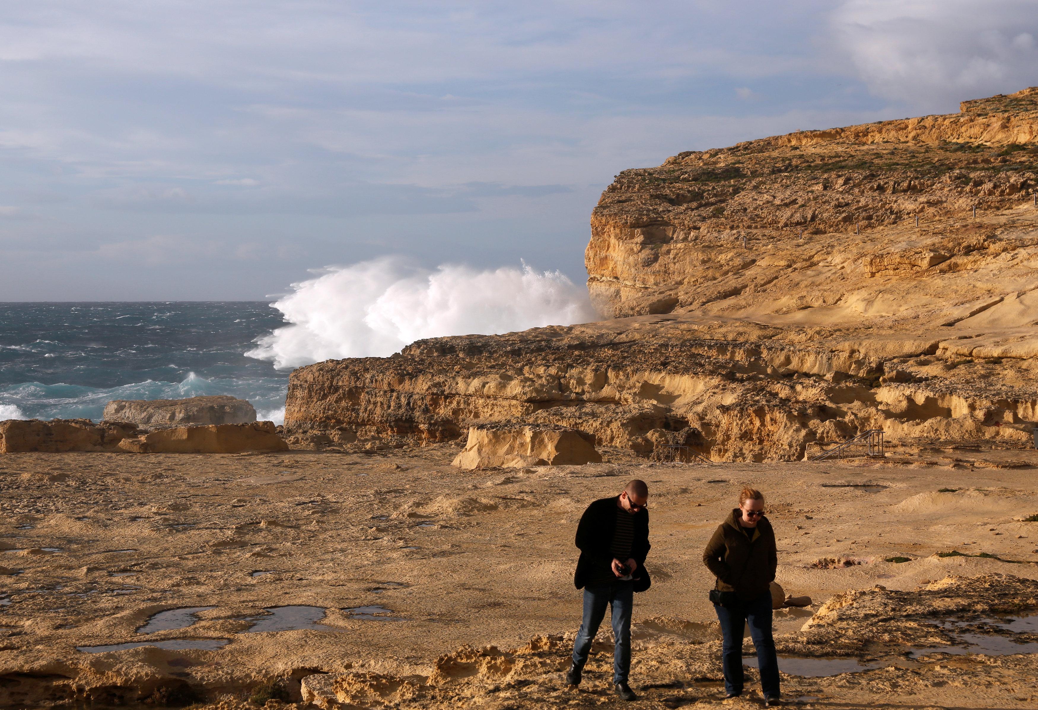 難敵強風吹襲 馬耳他景點「藍窗」倒塌