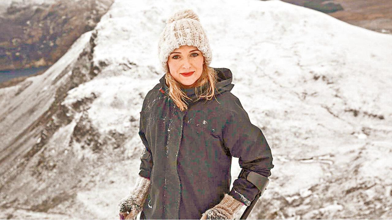 拐杖當行山杖 骨癌女續攀高山冰川