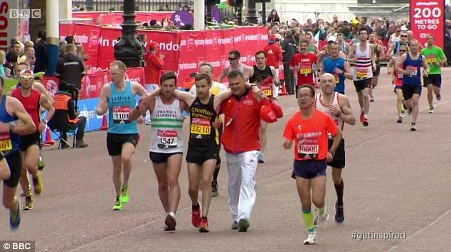 輸名次贏名譽  跑友扶對手200米衝線