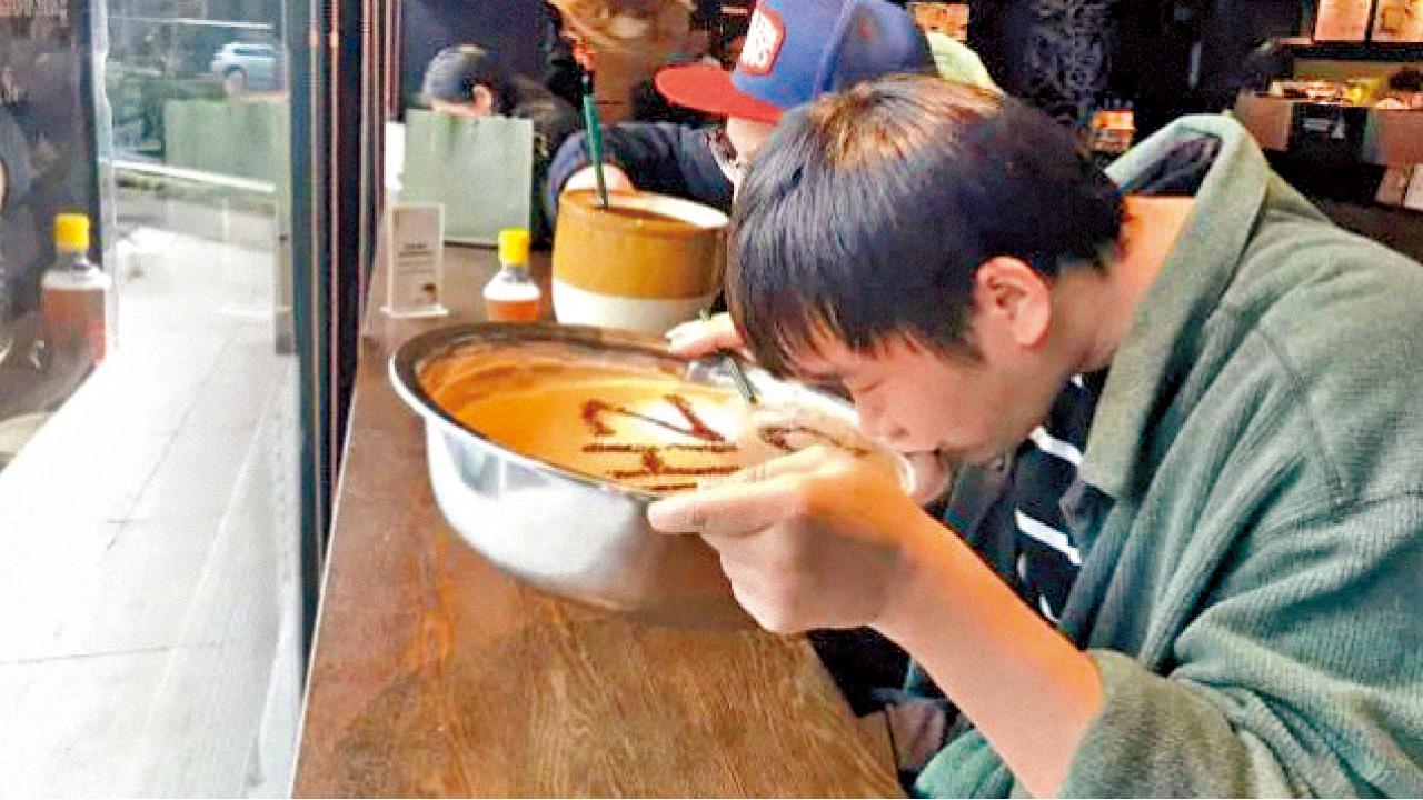 網上瘋傳臉盆裝免費咖啡  內媒澄清屬惡搞星巴克實驗