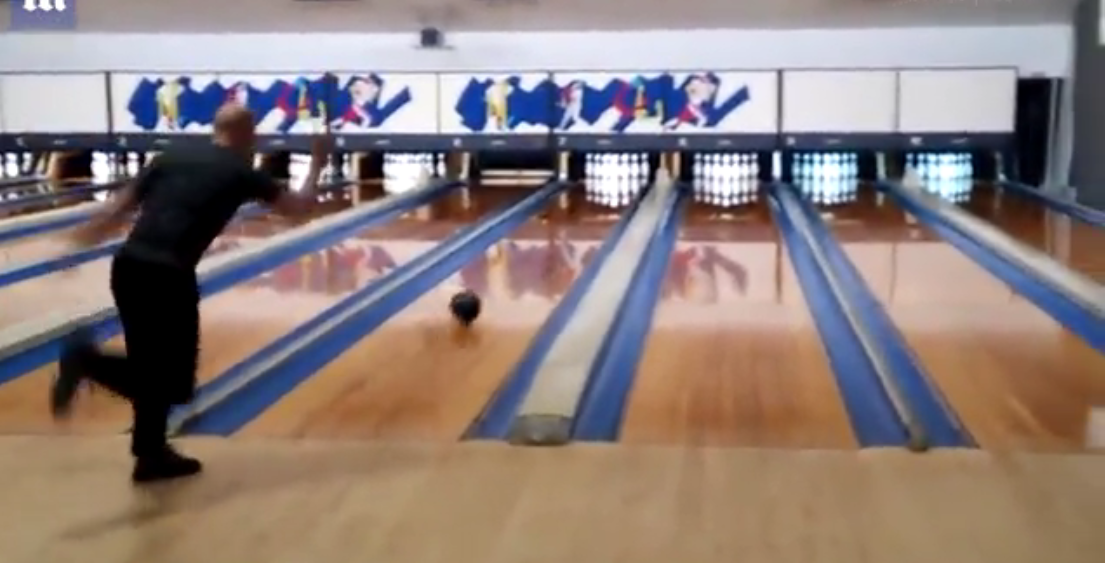 業餘勝大師 閃電保齡86.9秒打300分