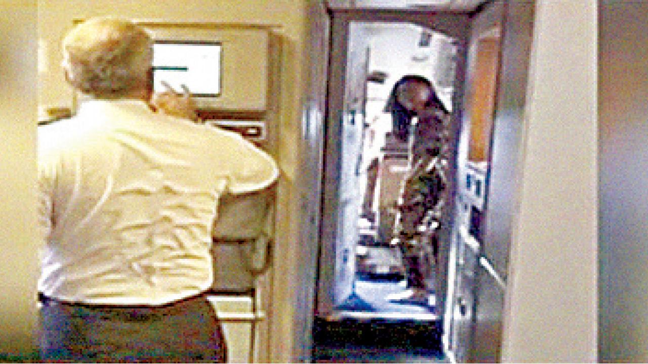 巴基斯坦記者揭發 機師邀華女入駕駛艙2小時