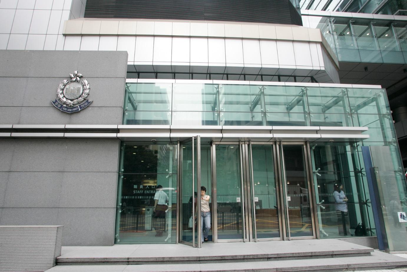  4男女扮銀行職員涉串謀行騙被捕