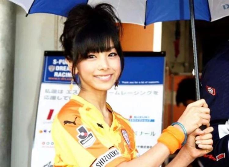 日本13歲女童做車模引熱議