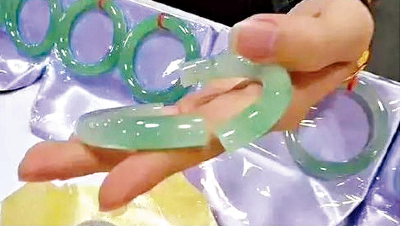 遊雲南跌爛30萬元玉鈪 江西女嚇暈