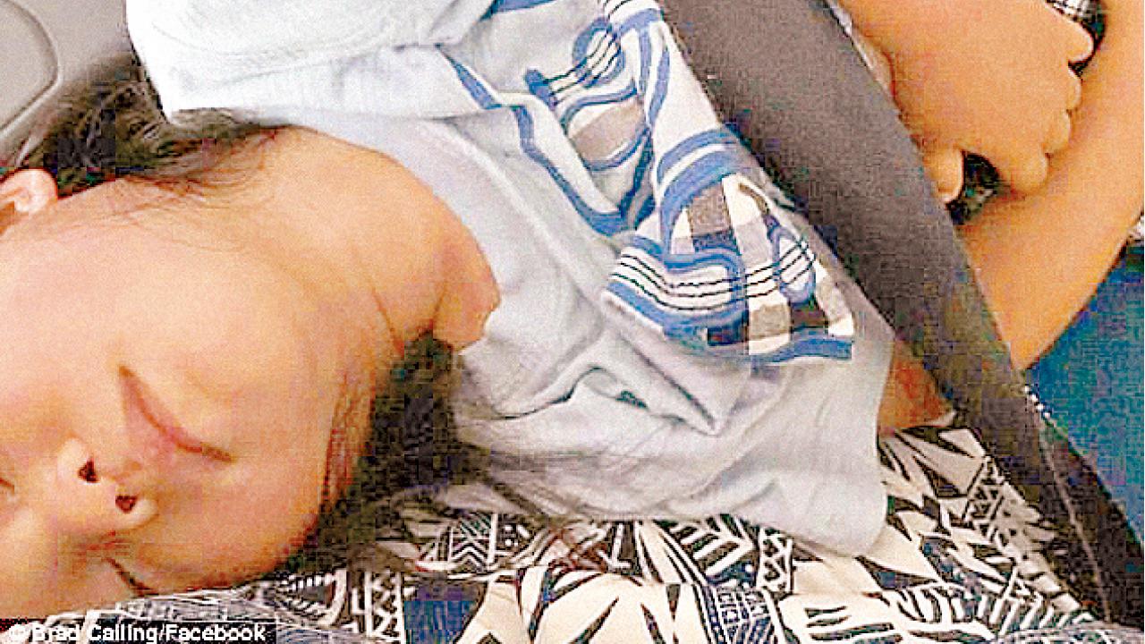 聯航誤售已賣機位  累25磅兒坐母大髀3.5小時