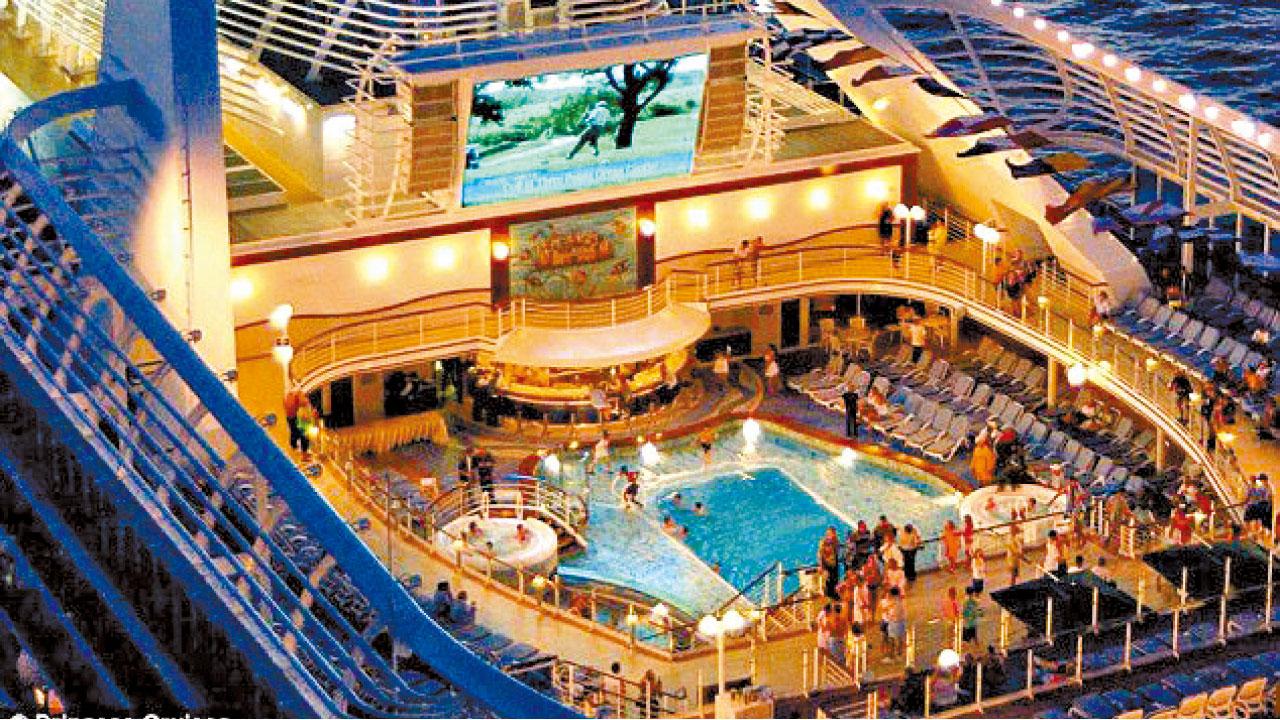 提防索馬里海盜 入夜關燈停音樂 豪華郵輪變「鬼船」10日