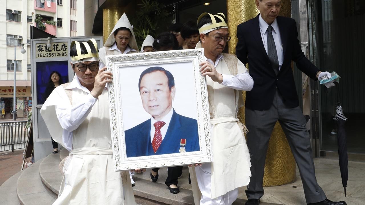 劉皇發出殯  靈柩將移至沙田屯門龍鼓灘村公祭