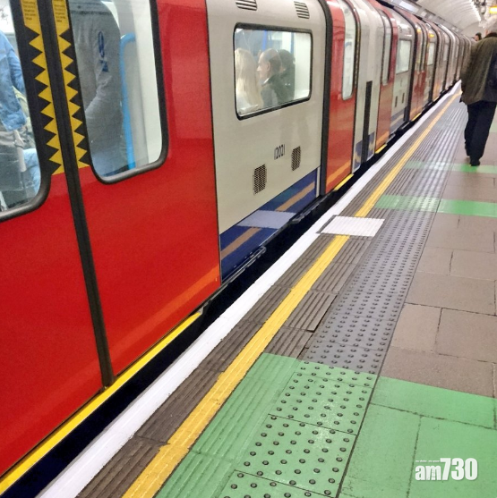 英地鐵月台標示車門位置 點解乘客會埋怨？