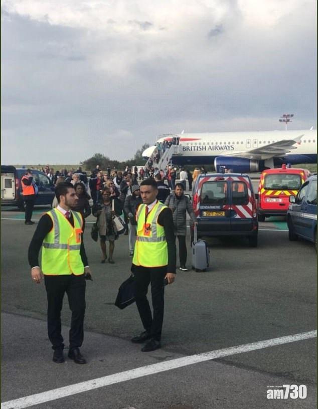 【有片】英航客機巴黎往倫敦急疏散 遭反恐警員包圍