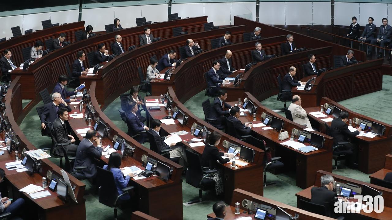 林鄭月娥指長工時問題不是簡單以立法解決