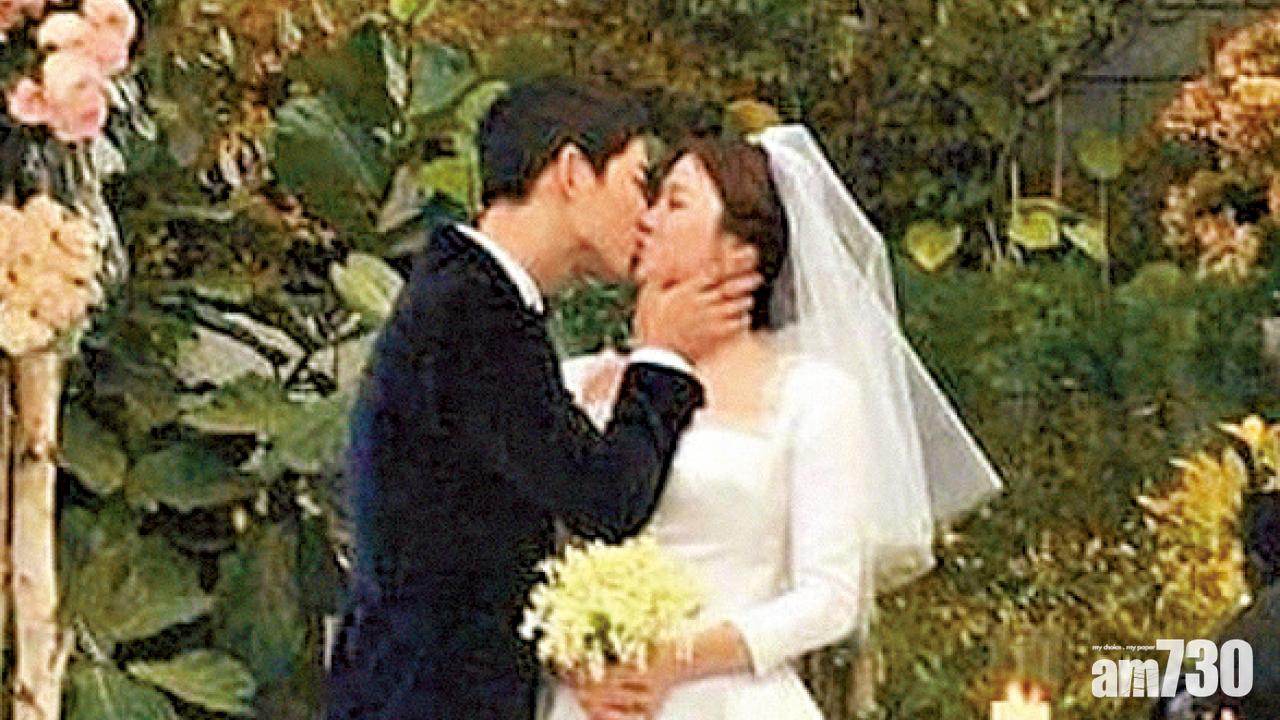 雙宋結婚 新人短吻一秒鐘  宋仲基落淚拭鼻