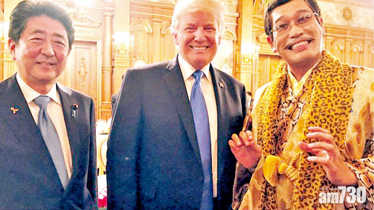 同特朗普打高球 安倍跌倒滾地