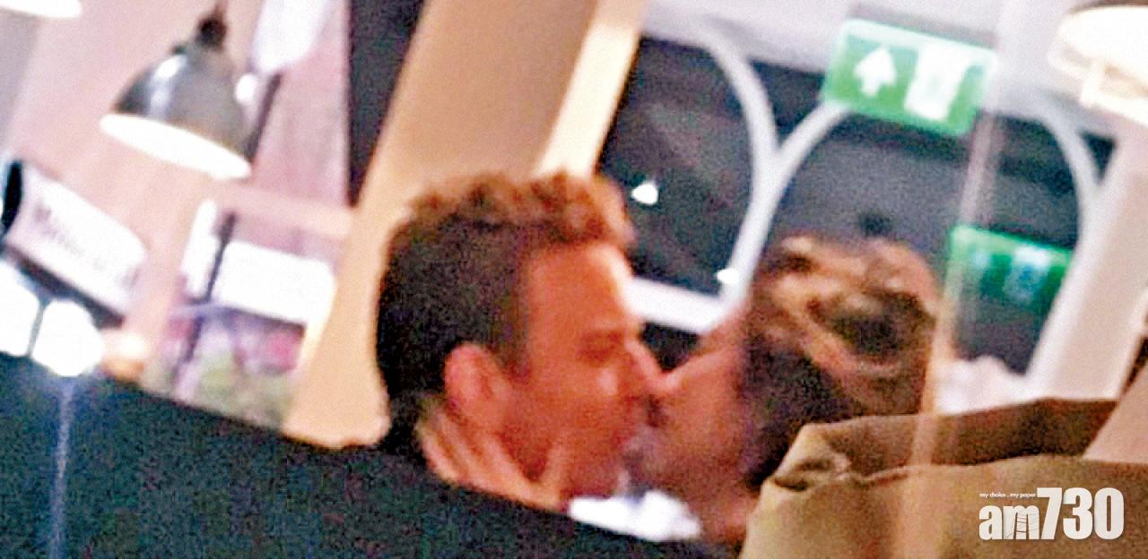 伊雲與女友十指緊扣行街任影