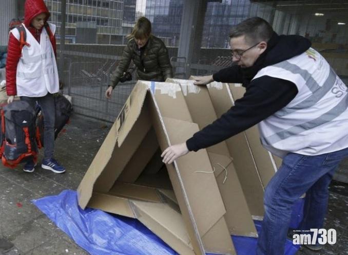 摺疊式紙皮屋易搬運 為露宿者遮風擋雨
