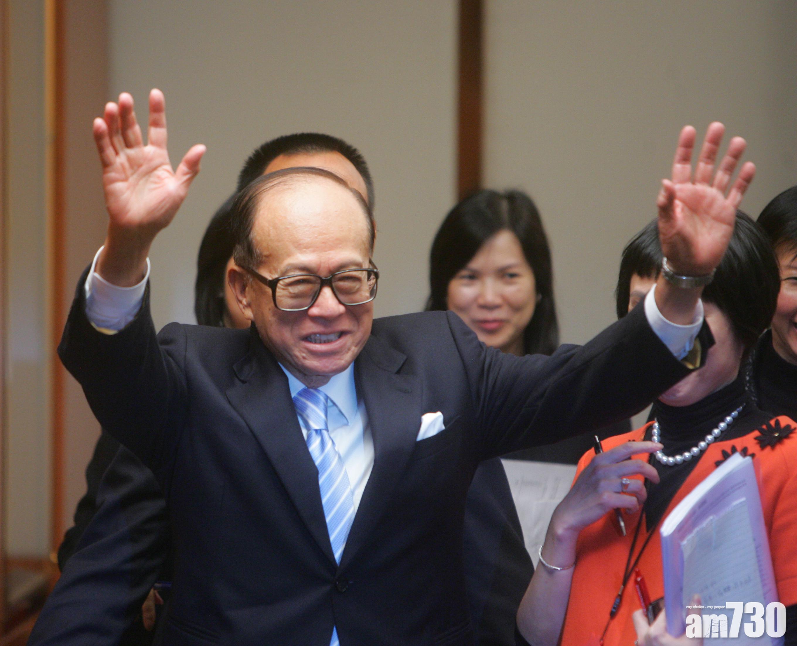 李嘉誠拍片為划艇隊打氣