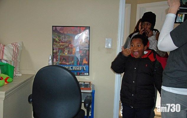 露宿小童獲安置  見到張床激動落淚