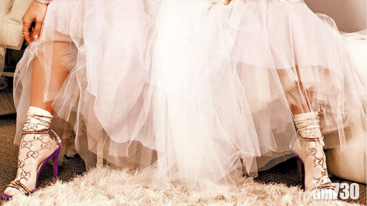 巨星排場 萬幾銀一對襪