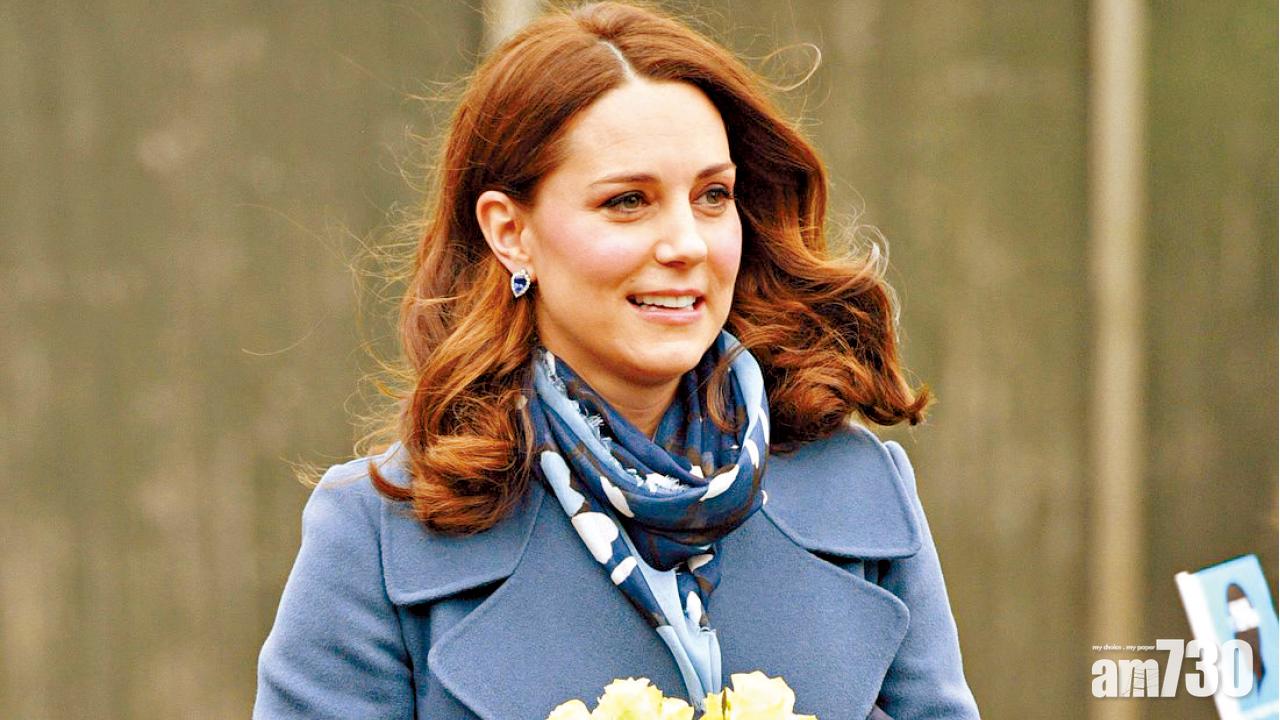 凱特一身皇室藍顯貴氣