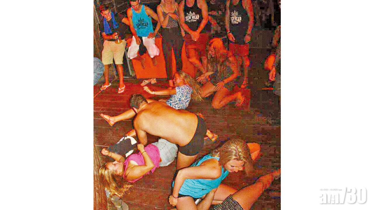 派對跳色情舞 吳哥窟10外國遊客被捕