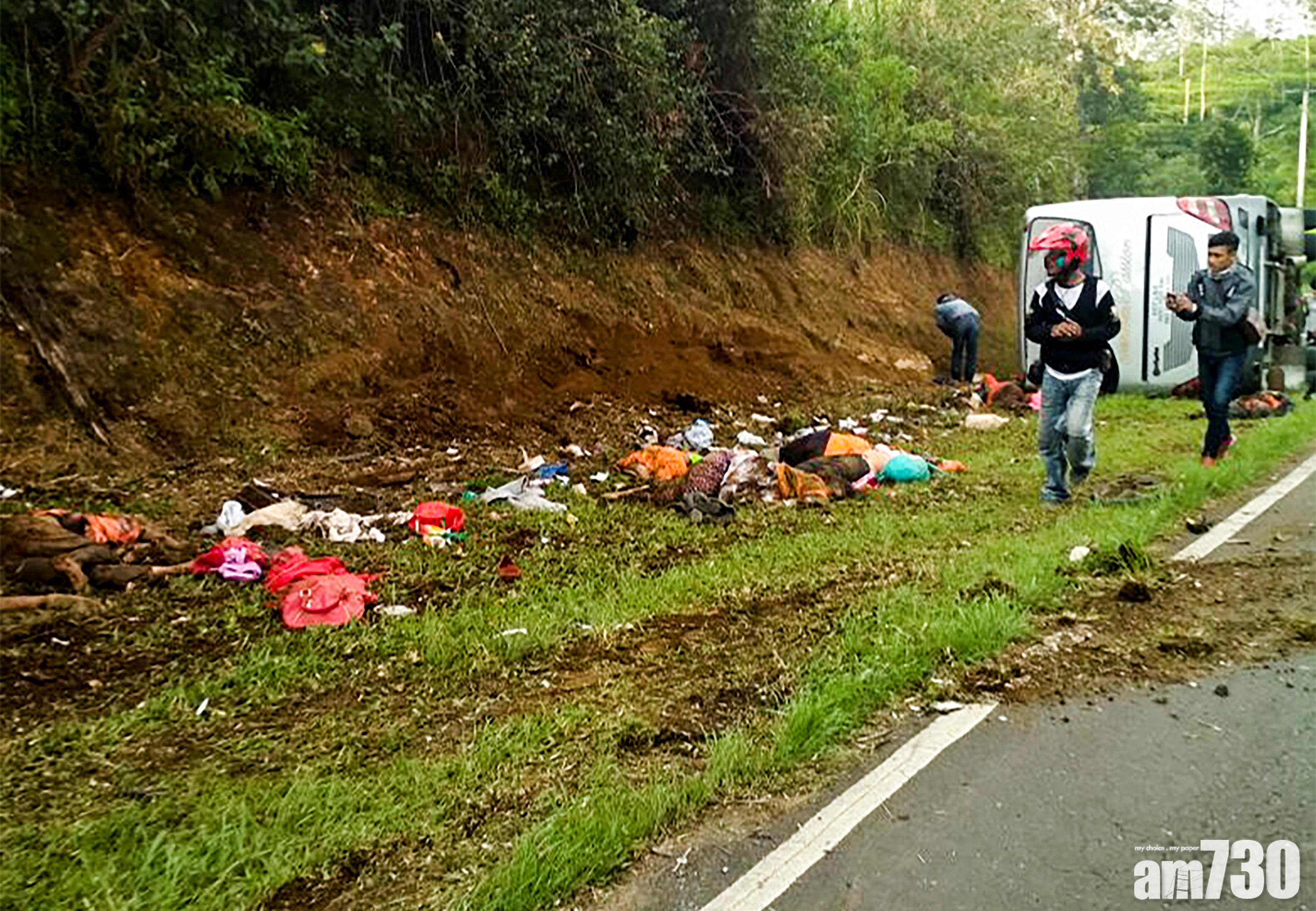印尼巴士溜後墮坡至少27死