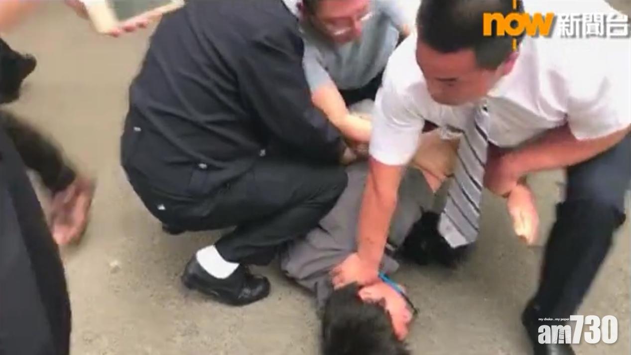 NOW駐北京記者採訪709律師聽證會遭按地鎖手扣被押上警車