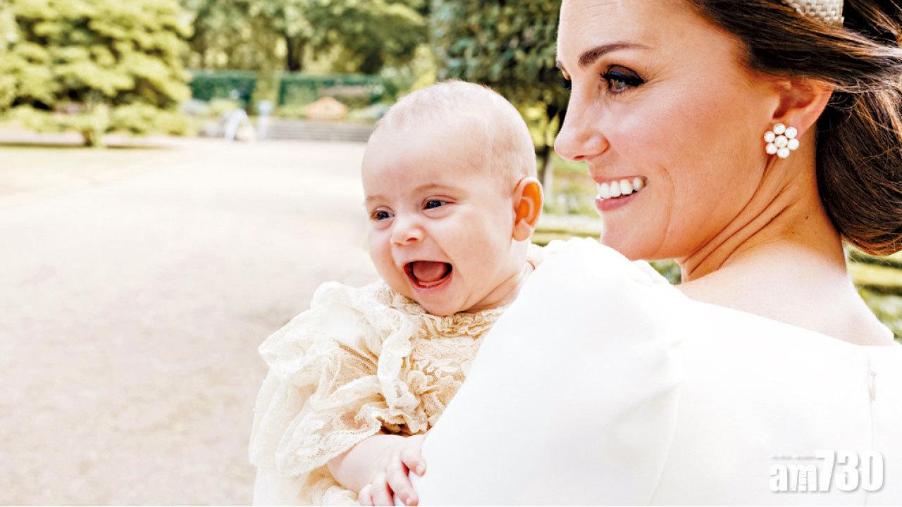 受洗後照片曝光 路易笑開懷