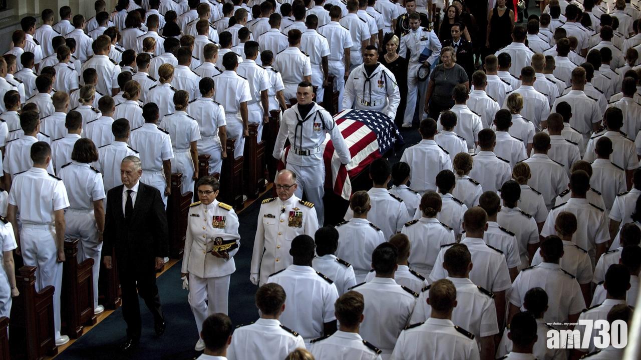 麥凱恩遺體下葬母校墓園 與昔日好友相伴 