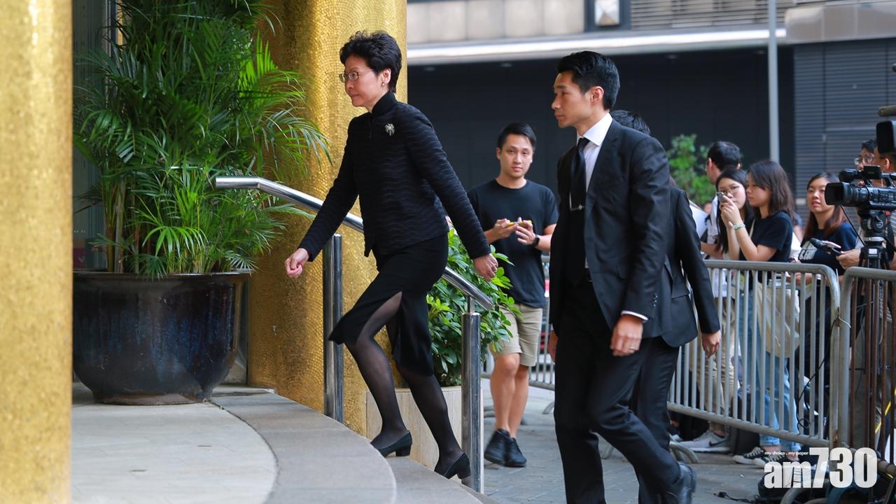 高錕舉殯 行政長官扶靈親友送別