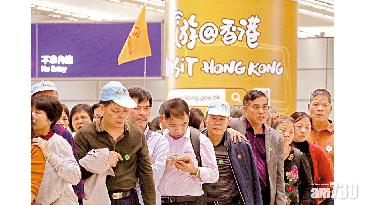 大橋使用人次創新高 大批旅客迫爆東涌