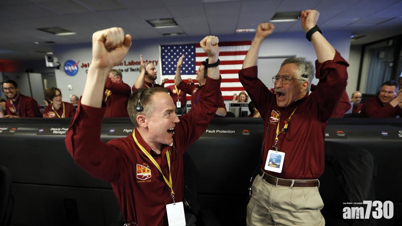 NASA洞察號成功登陸火星  傳回首張照片