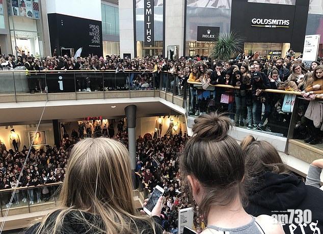 【互聯網威力】網紅為實體店剪綵  8000人迫爆商場