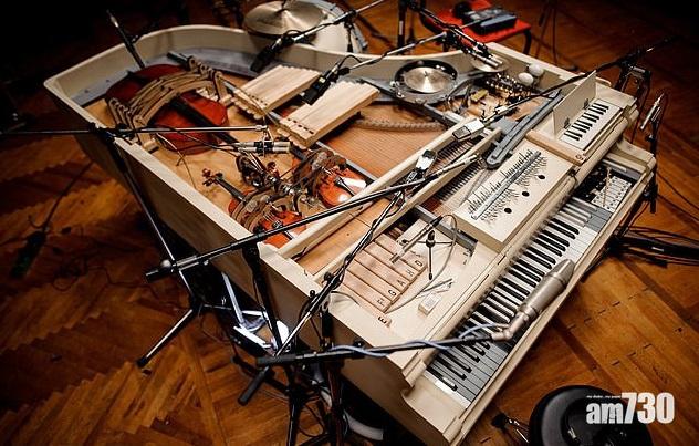 【形象改造】古董鋼琴內置20樂器  變身潮爆「迷你樂團」(有片)