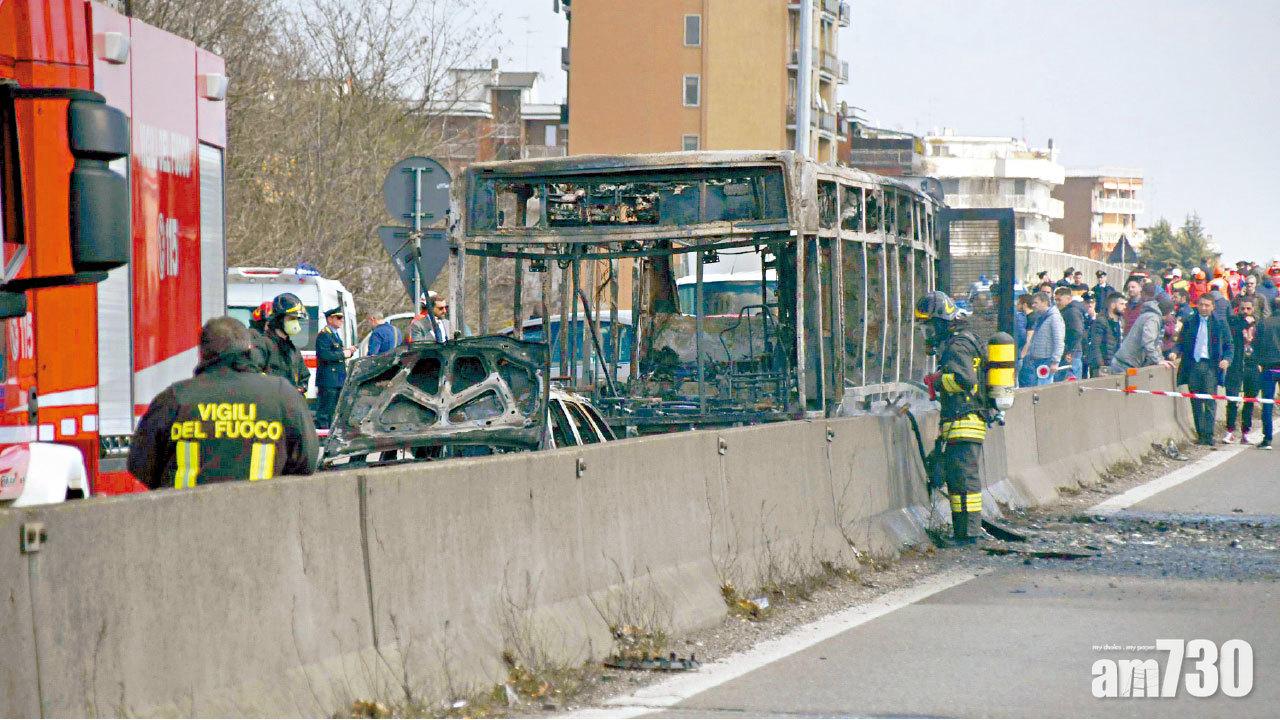 怒控非洲難民慘死 意狂徒挾51學生燒校巴
