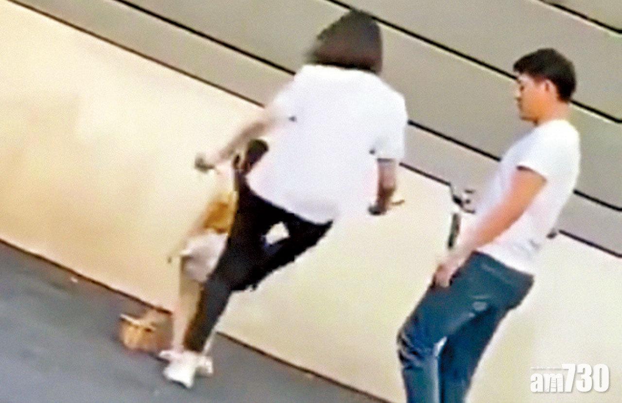 疑不聽指示拍攝 3歲女模遭母狠踢