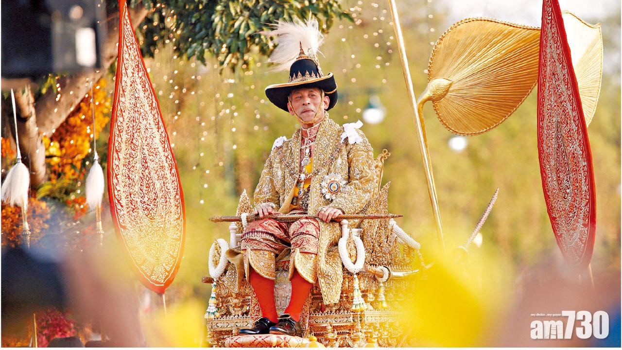 泰王加冕巡遊 20萬人沿途祝福