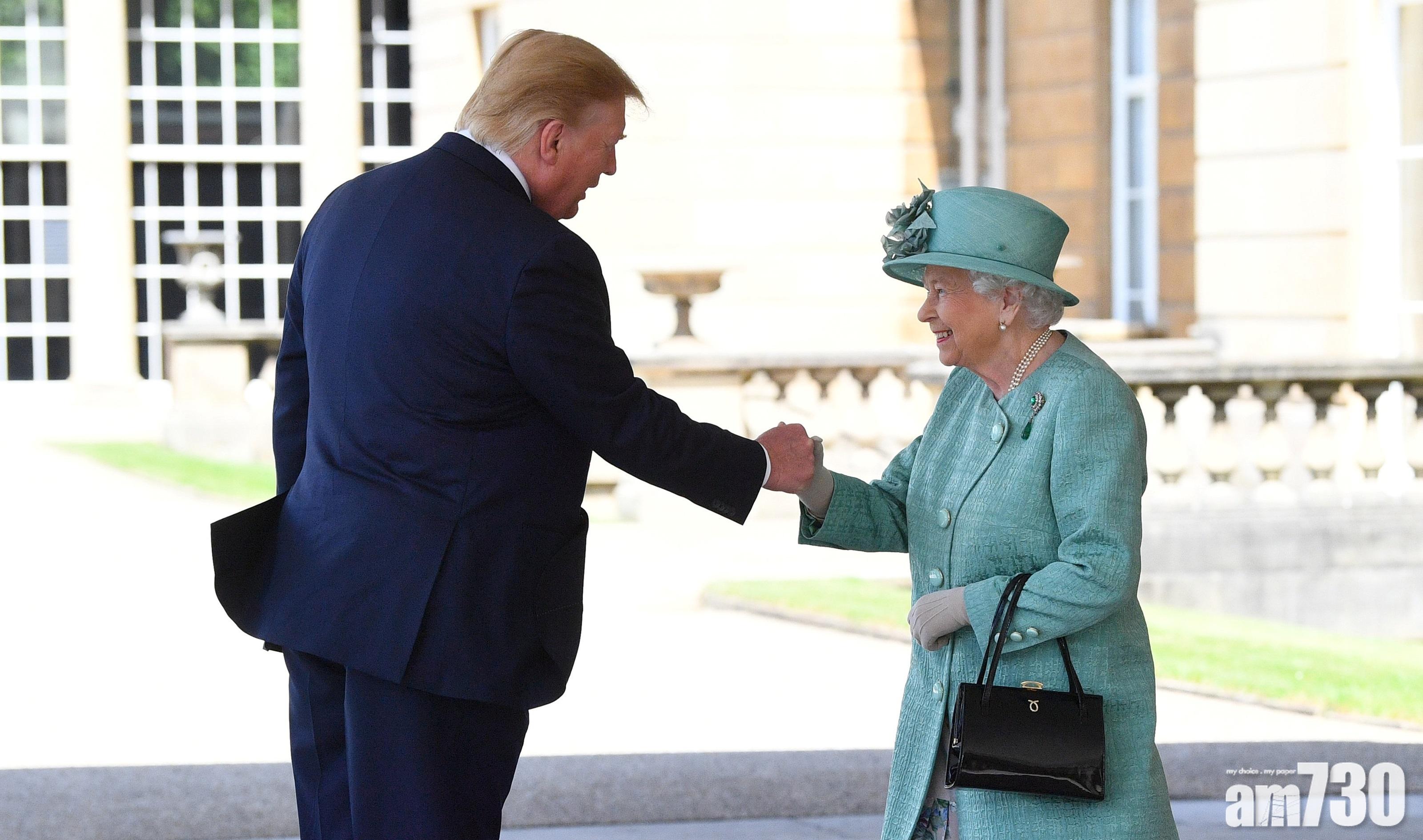 【侵侵訪英】特朗普與女王「碰拳」？ 王室雜誌：角度問題