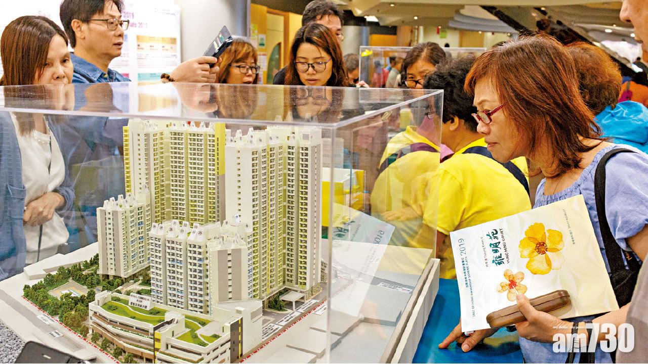 居屋首周申請收近12萬份 黃遠輝︰無意設居屋輪候冊