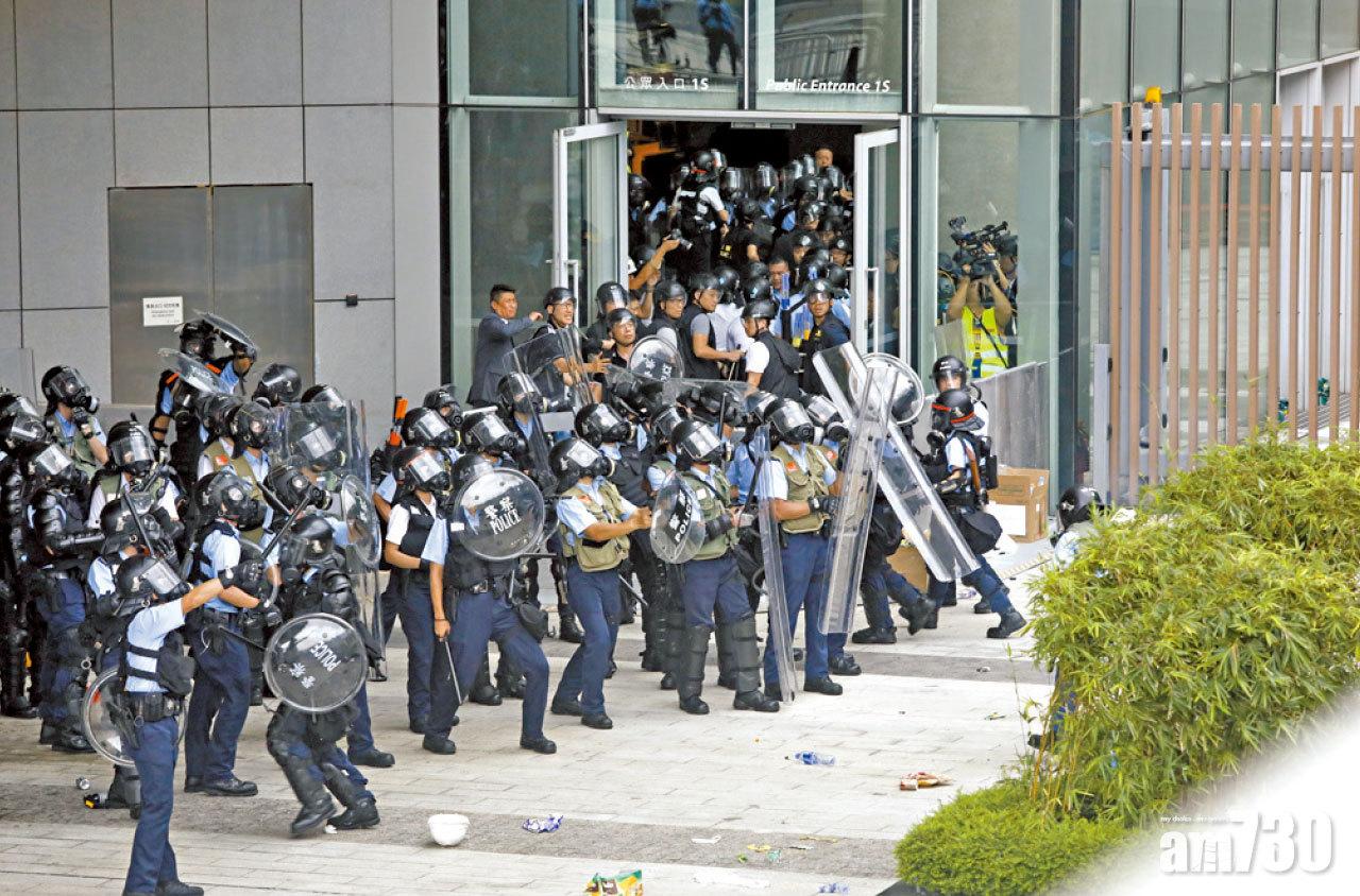 立會曾拒議員進出