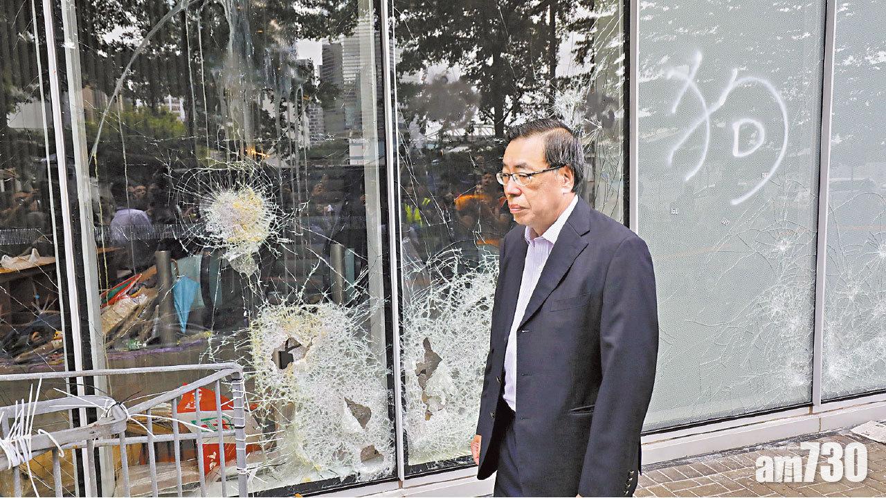 立法會大樓遭重創 盧偉聰否認空城計